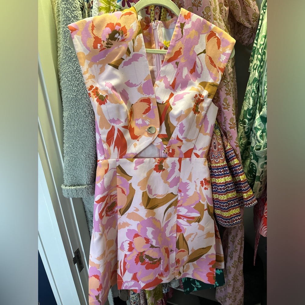 Acler
Quincy Cut-Out Floral Linen-Blend Minidress
4
Peony Harvest